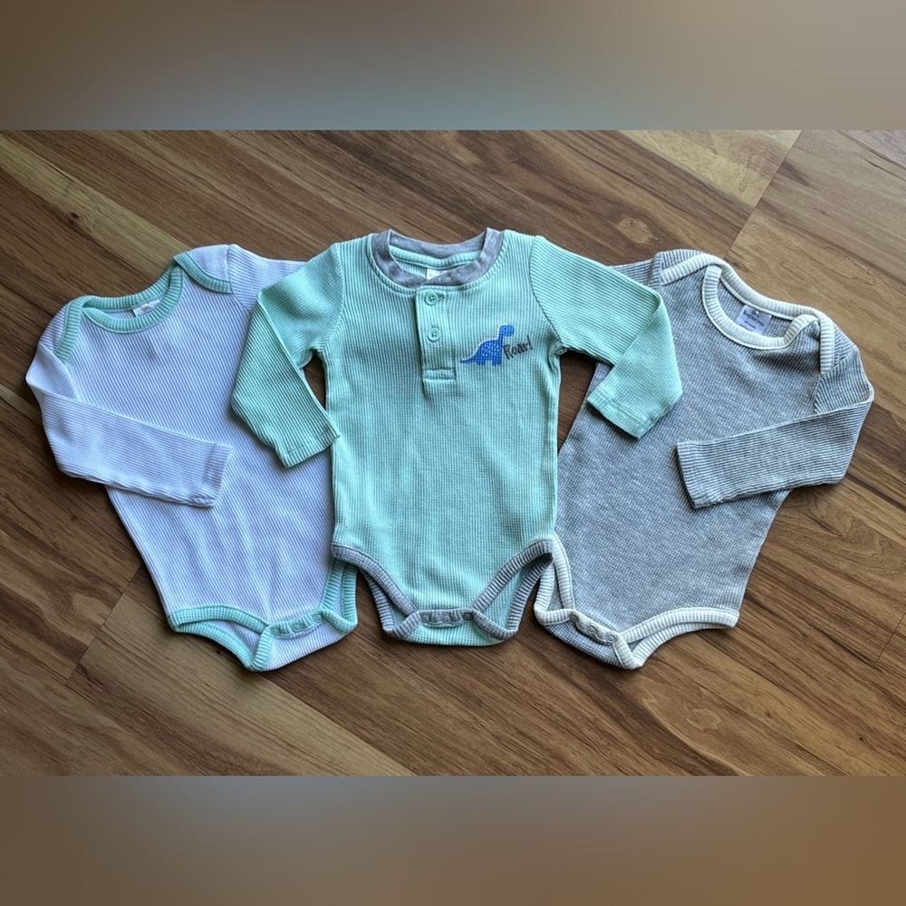 Baby boy long sleeve thermal onesie bundle (3) size 3-6 months